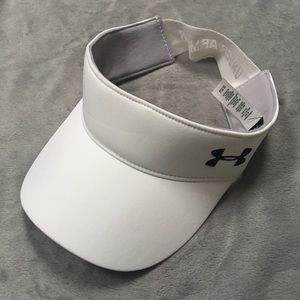 NWOT Under Armour visor in white 🏌️‍♀️ ⚾️